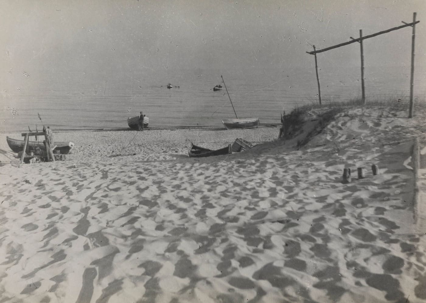 Plaża w Międzyzdrojach, 1945 — fot. Jan Bułhak